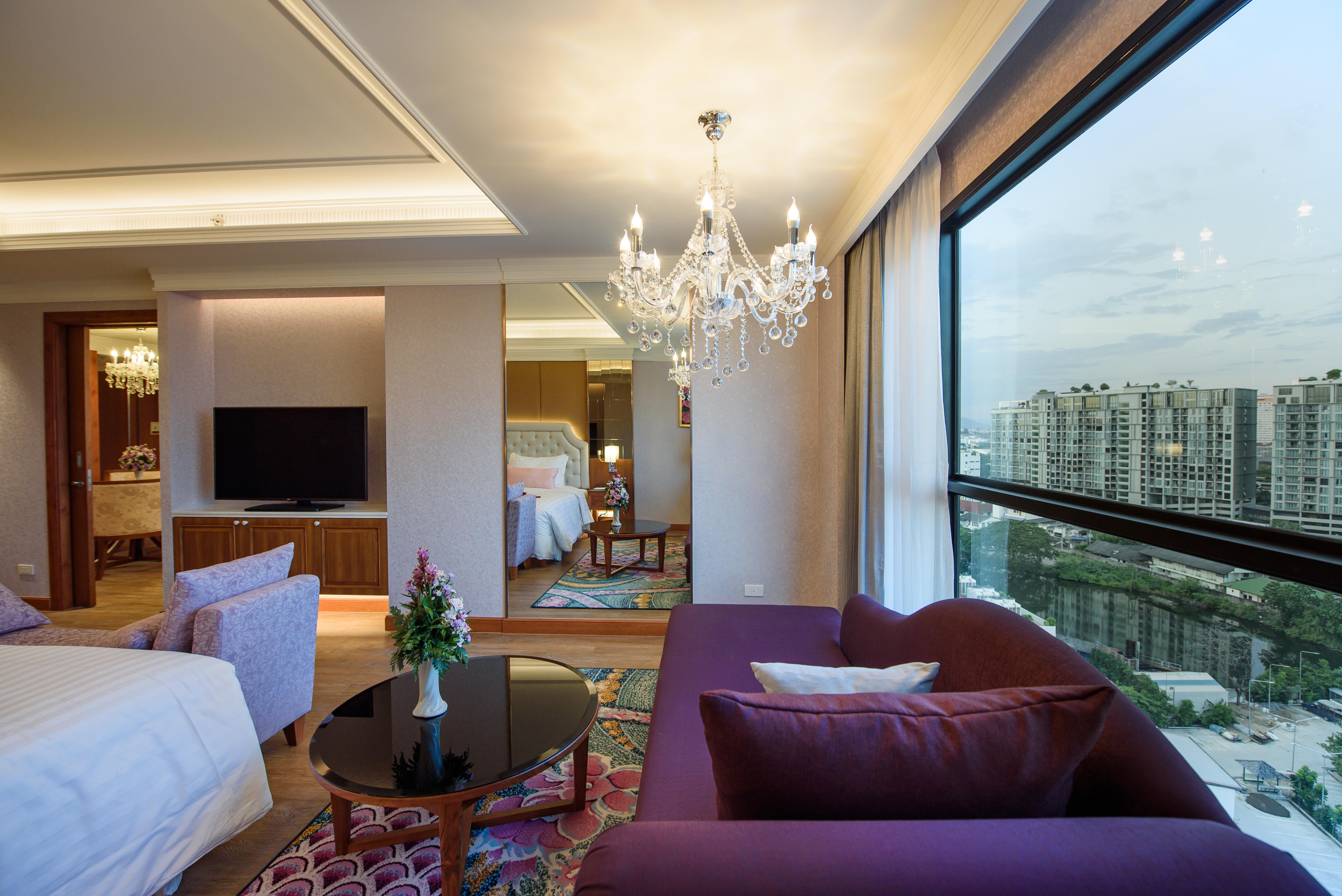 โรงแรม เอมเพรส พรีเมียร์ โฮเต็ล 5*