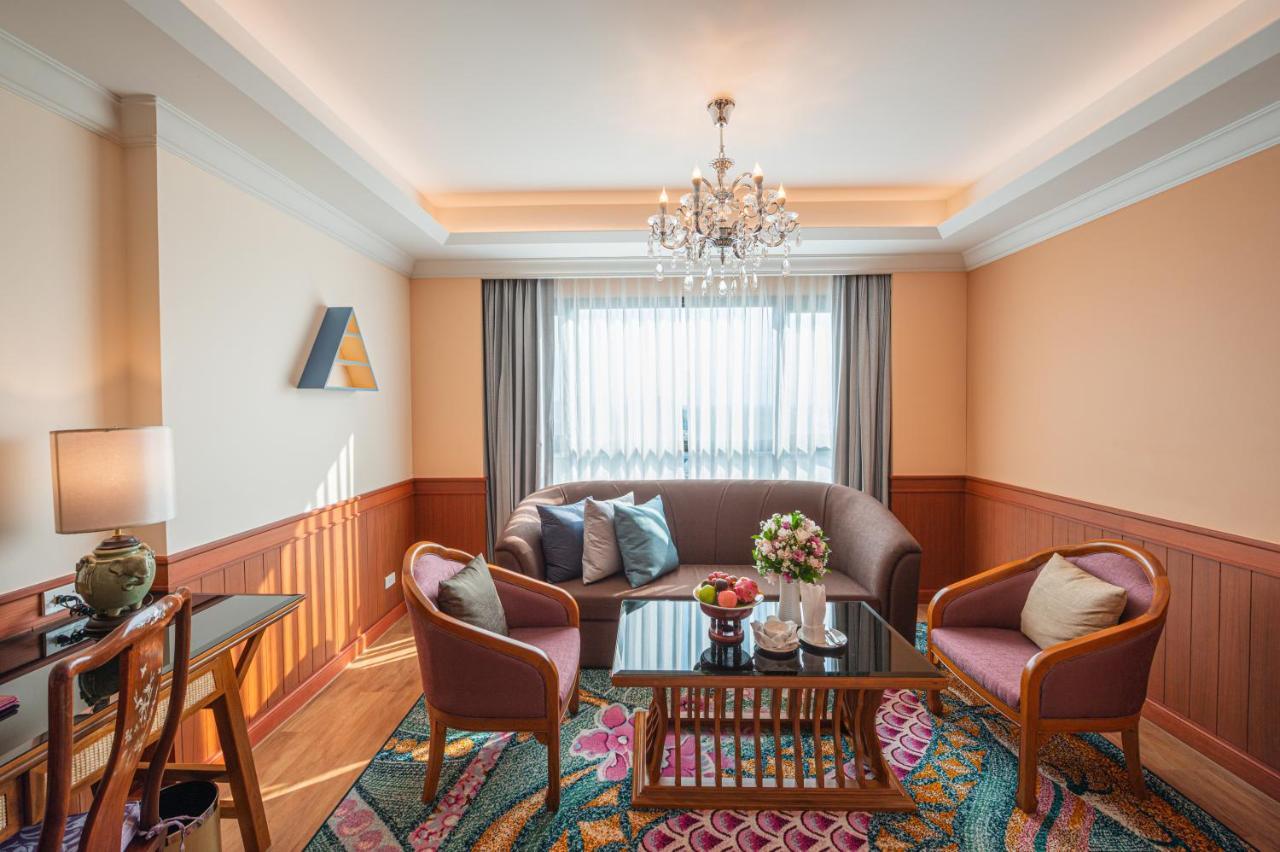 เอมเพรส พรีเมียร์ โฮเต็ล โรงแรม