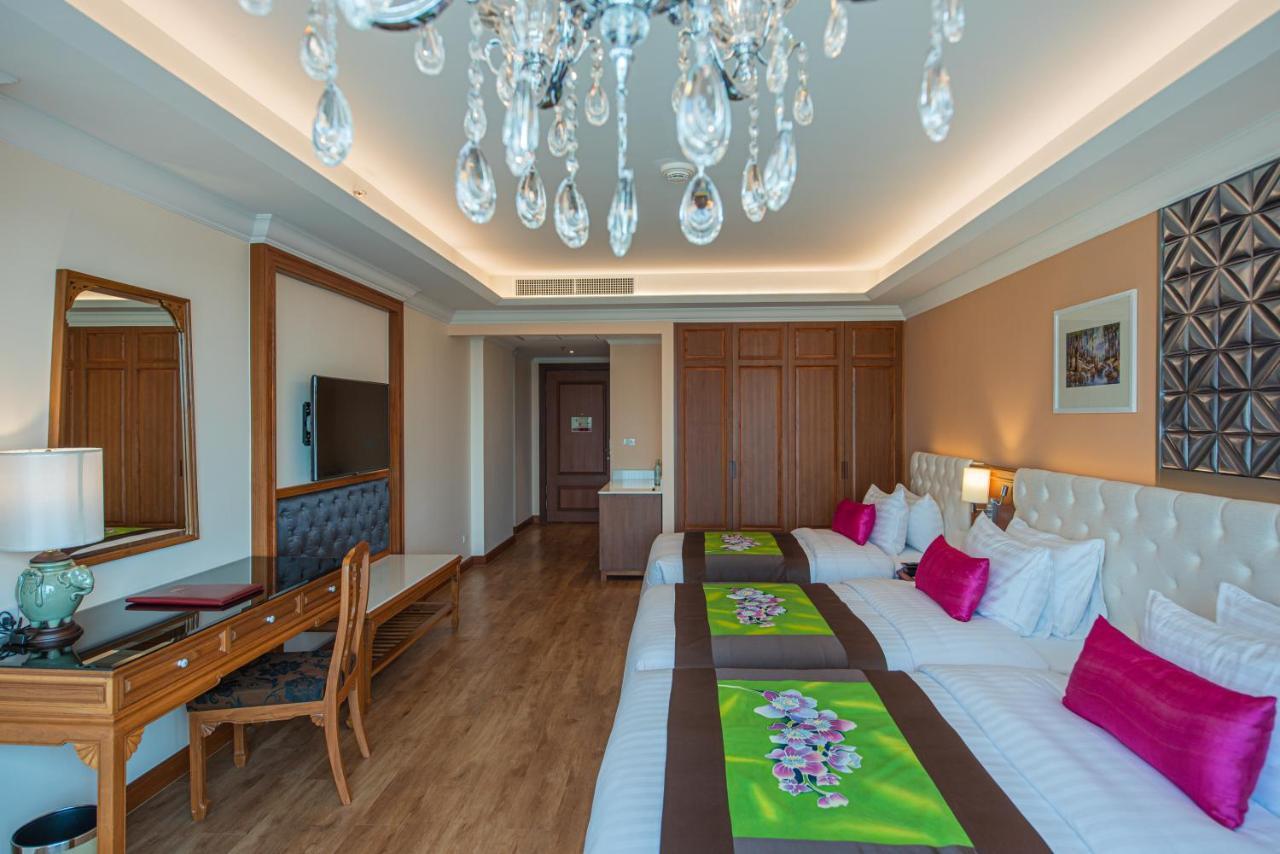 เอมเพรส พรีเมียร์ โฮเต็ล โรงแรม 5*