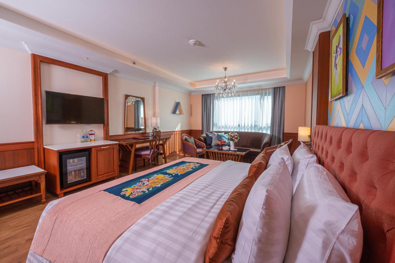 เอมเพรส พรีเมียร์ โฮเต็ล โรงแรม 5*