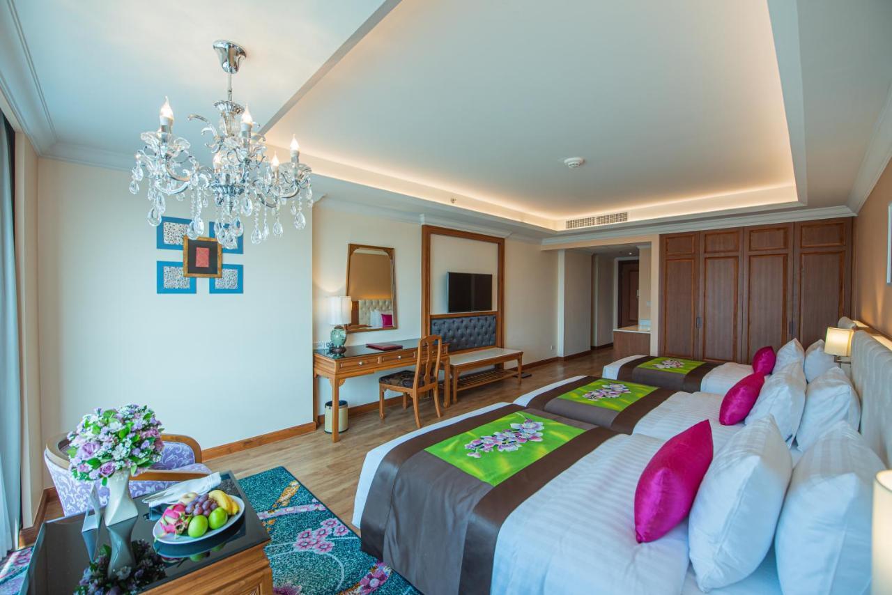 เอมเพรส พรีเมียร์ โฮเต็ล โรงแรม 5*